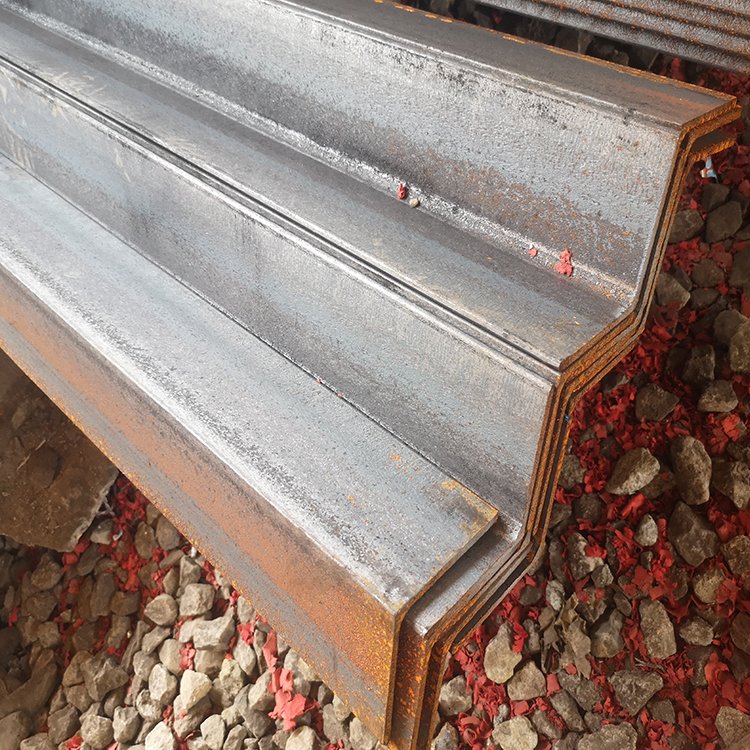 广西不锈钢角钢成为各种工程领域不能缺少的一项材料